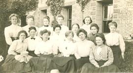 Group of women by Old Main